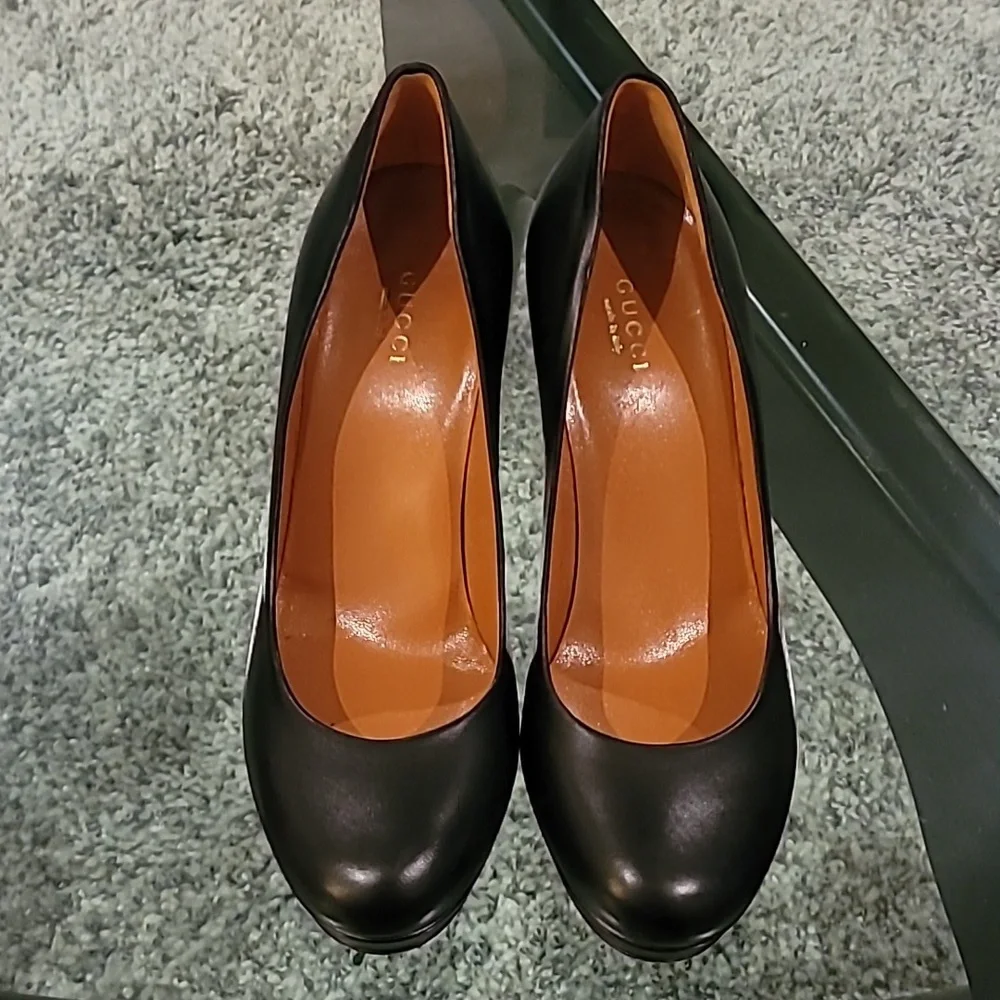 Gucci leather round toe heels 37 1/2 - Picture 2 of 10